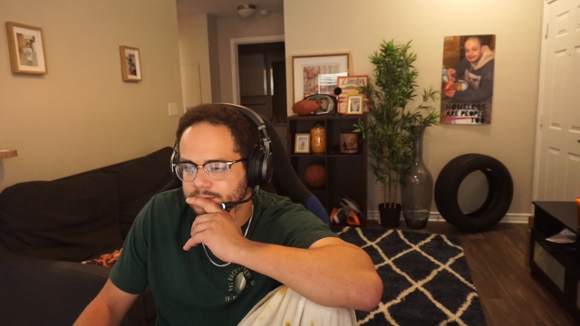 Erobb check on Alinity's stream