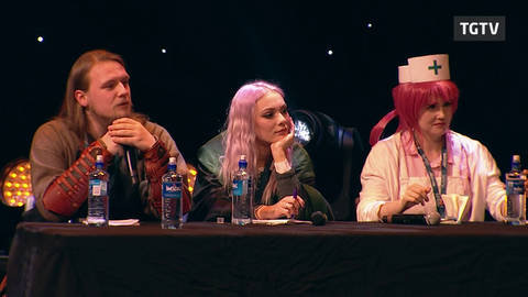 Cosplayer hides real knife in duct-tape on TG17
