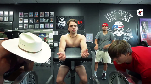 Miz "curls" 225lbs