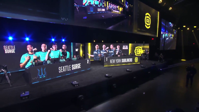 Pro COD player's controller disconnects mid-match (On LAN)