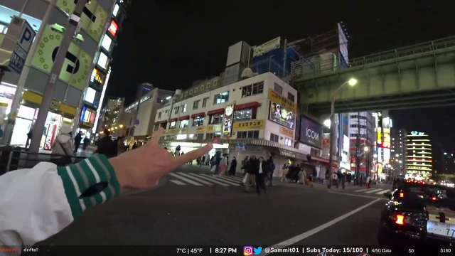 Burnout in the streets of Tokyo almost leads to a bad accident
