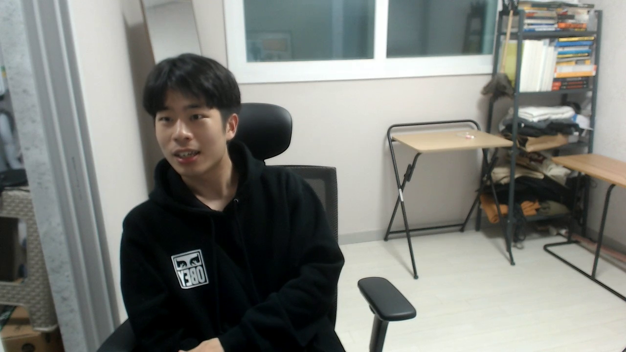 Korean streamer does backflip on stream