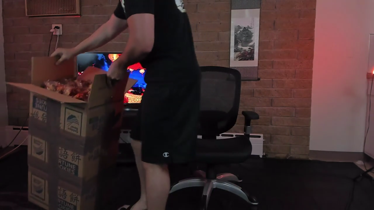 Streamer buys 1000 fortune cookies for content