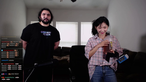 Esfand sings the right version