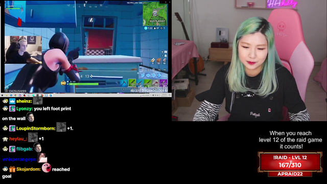 Hachu imitates xQc's double leg desk slam