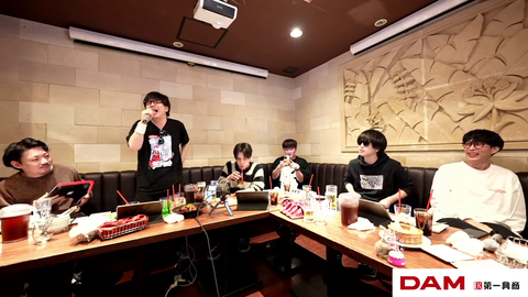 moko singing haru yo koi at karaoke [Japan]