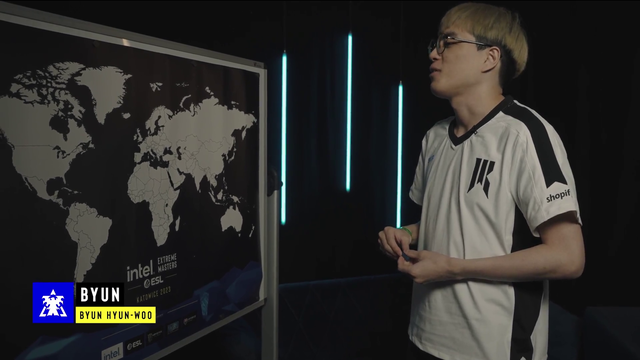 SC2 Pros Try to Put Poland on a Map (Location of the tournament they're at)