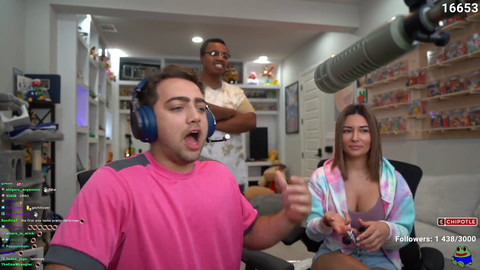 Mizkif describes a peculiar encounter with Russel