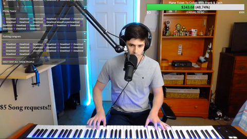 New streamer MarcusVeltri plays piano while beatboxing