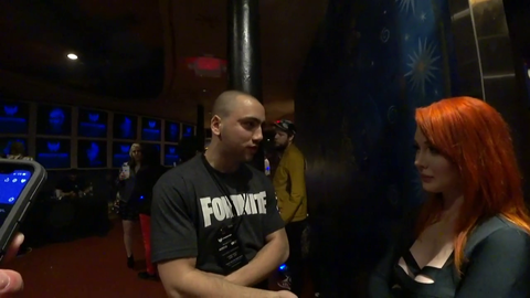 Instagram girl (Jenna Lynn) gets a lil bit too close to Mizkif