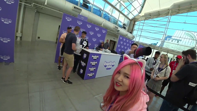 Korean streamer gives present to Nymn
