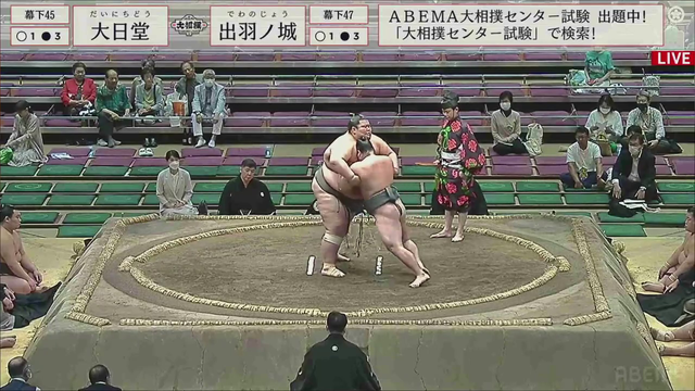 Sumo Wrestler pull off a rarely seen but completely legal move
