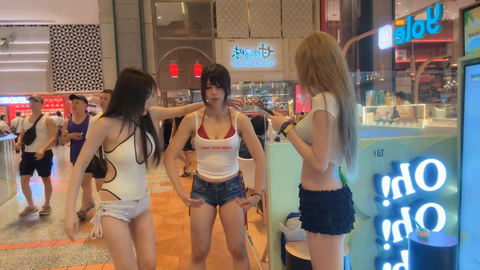 Syanne picks up two girls