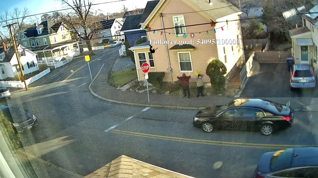 Theft takes place on the stopsigncam