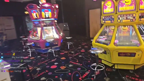 PeachJars chased by crazy stalker fan in arcade