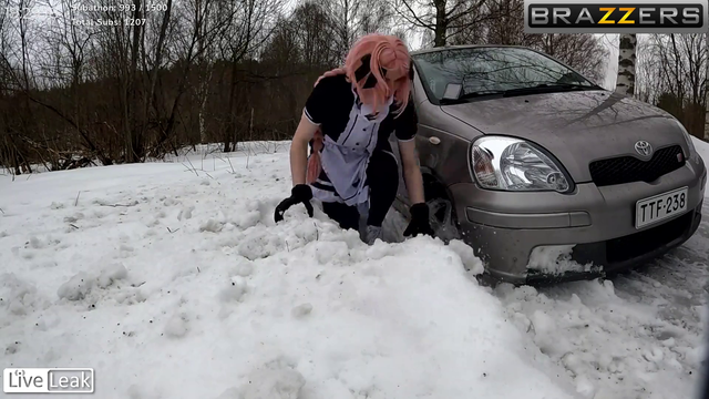 Least incompetent finnish fembaj tries to unstuck a car
