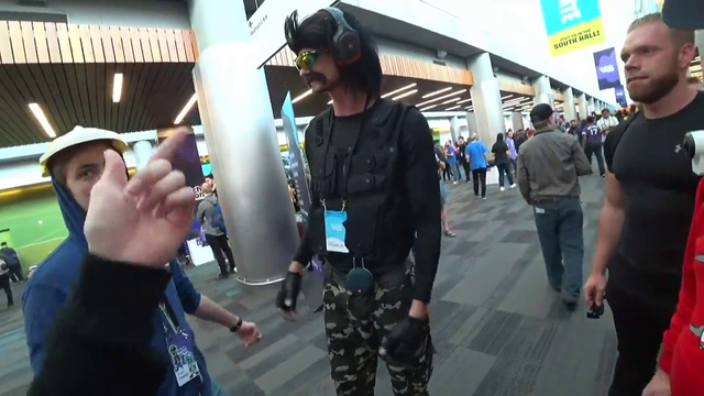 Doc kissing Sodapoppin