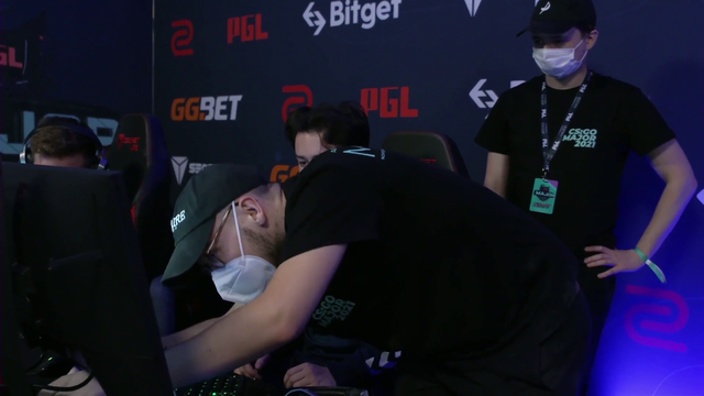 CSGO Pros during tech difficulties