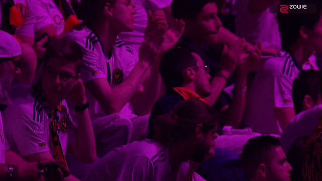 French CS crowd showing their skills