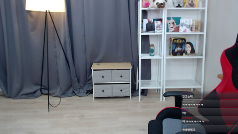 A exquisitely dressed korean streamer, don't tell m0xyy
