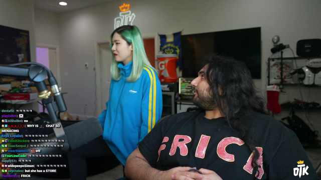 Esfand has a chat with Hachu about her bussiness.