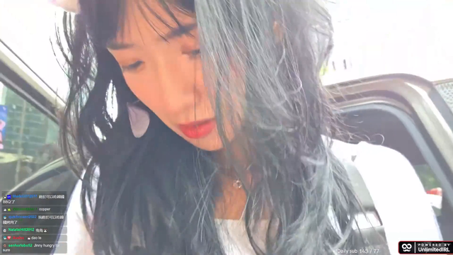 Jinny spots a random foot in the back of her Uber