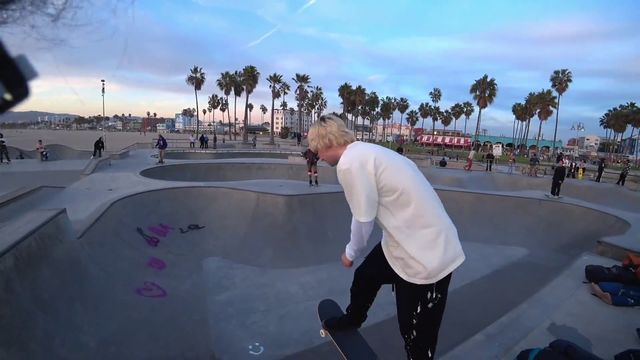 xQc almost dies at the Venice skatepark