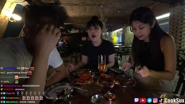 Cooksux invites strangers to dinner
