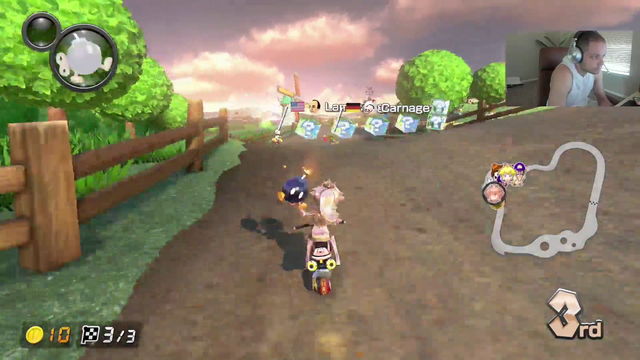 Erobb makes an absolute clutch finish in Mario Kart