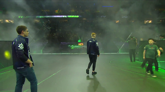Notail and Fly after game handshake. monkaS