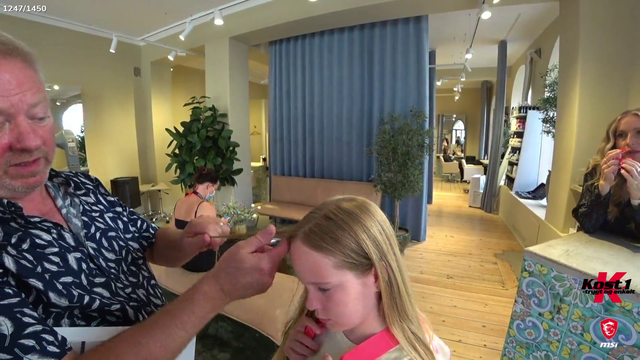 Knut roasts himself at a salon in Stockholm
