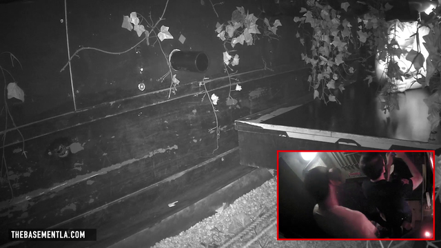 TheNo1Alex gets spooked during an escape room.