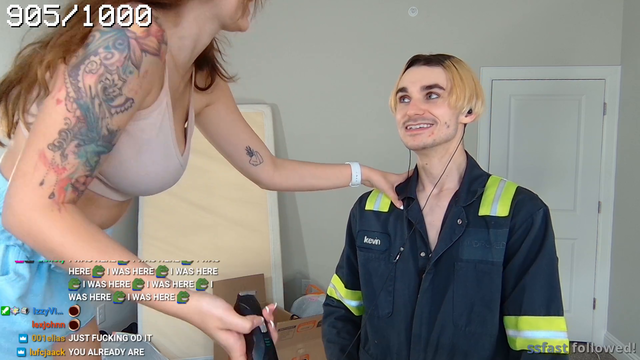 LukeAFKFan Shaves His Head for XQC