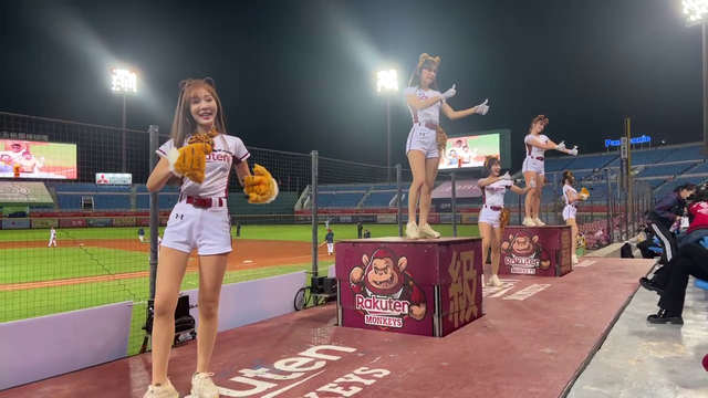 This is what cheerleaders look like at a Chinese baseball game