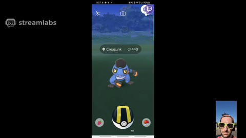Pokemon Go Streamer gets mugged live!!! Thieves run away with his phone while he is still live.