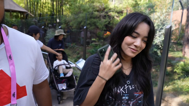 Nmplol - Emily tries to get the Pandas Attention, San Diego Zoo