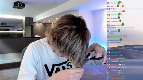 xQc Cuts His Hair