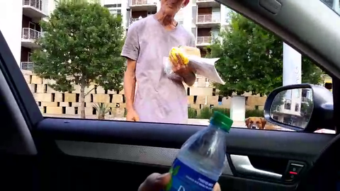 A wholesome moment and a good boye.