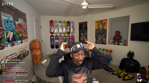 Bruce on getting text messages from Mizkif while he's streaming