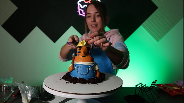 Cake-streamer cleaves her Animal Crossing Resetti cake down the middle after 4 hours of work
