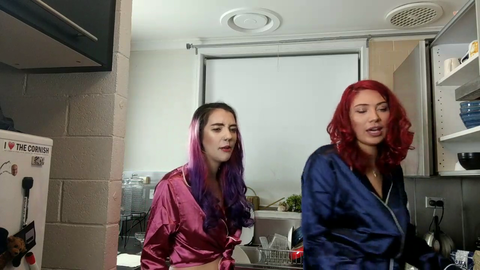 KnightSinclair goes off on thirsty viewers in her chat going for her friend