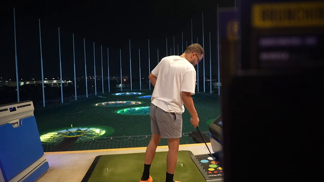 Erobb plays Top Golf