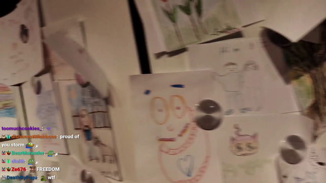 Streamer runs out of museum in embarrassment
