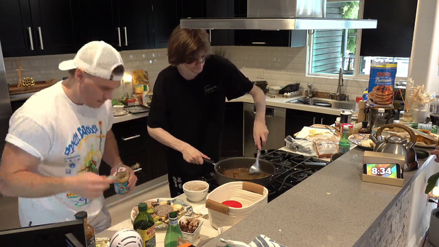 Streamer using the kitchen for the first time