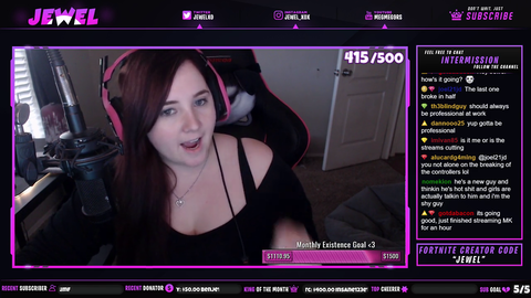 Streamer calls her boyfriend shy, he has other ideas