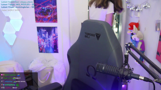 ExtraEmily almost getting TOS 10 min into the stream