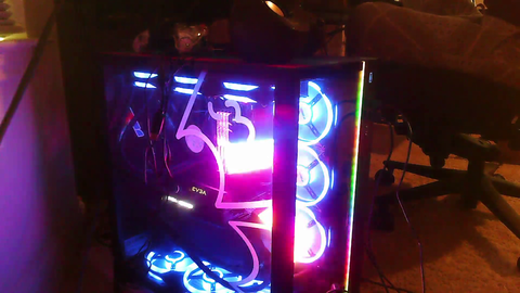Soda tries to change the RGB colors of his new PC