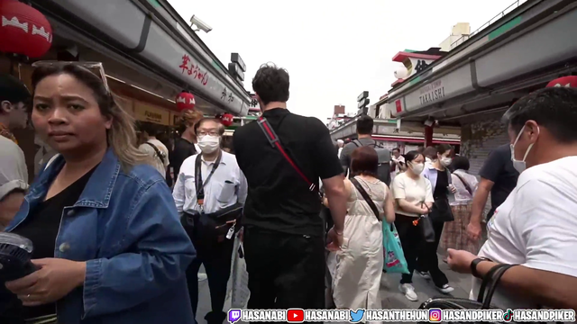 Hasan viewer surprised to see him & Austin in Japan