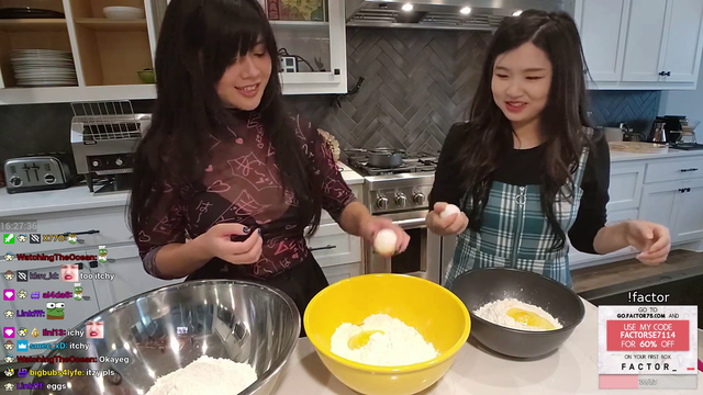 How to crack an egg with one hand