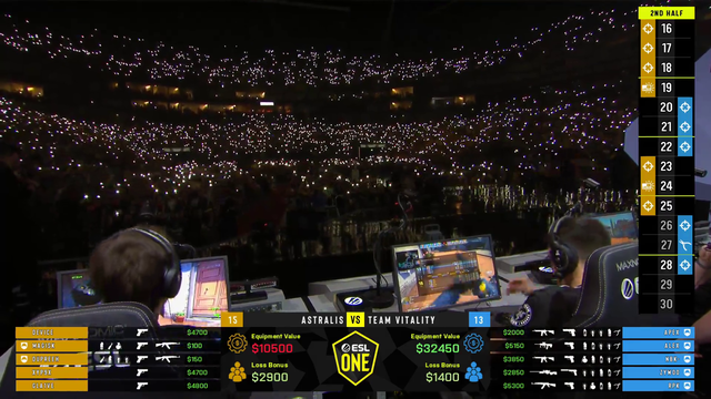 casters challanged the crowd to do the mexican wave with the phone lights and they've done it
